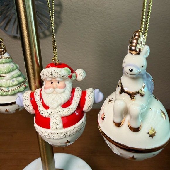 Lenox Set of 4 Mini Sleigh Bell
Ornaments Original
Packaging Excellent
Condition - Picture 5 of 8